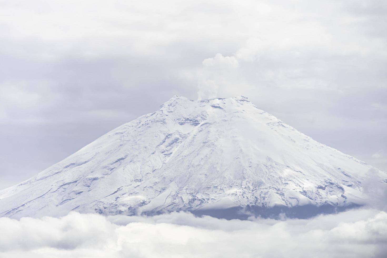 vulcano cotopaxi, ecuador foto