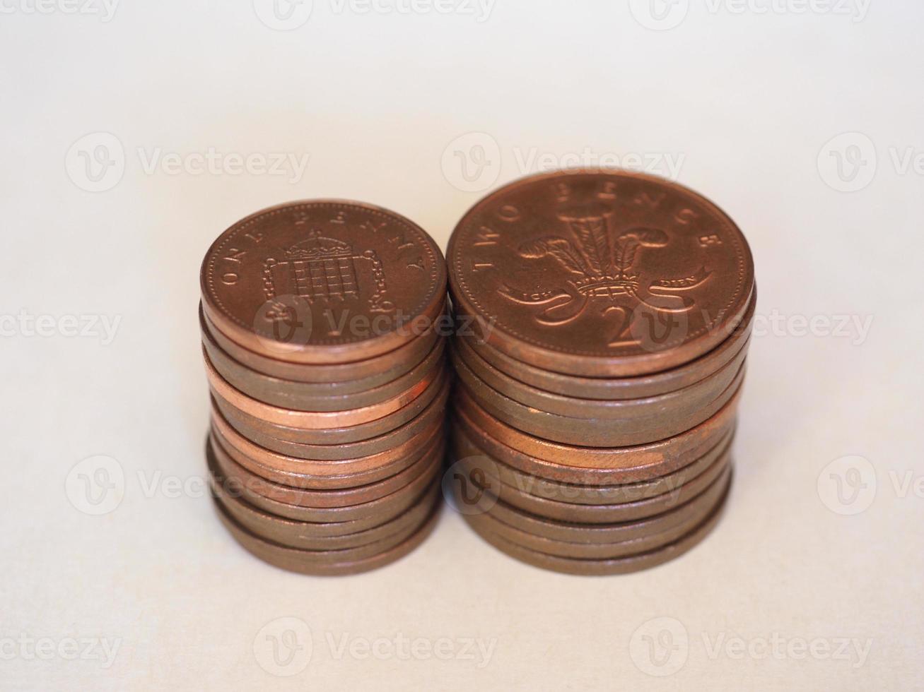 monete da un centesimo e da un penny, regno unito foto