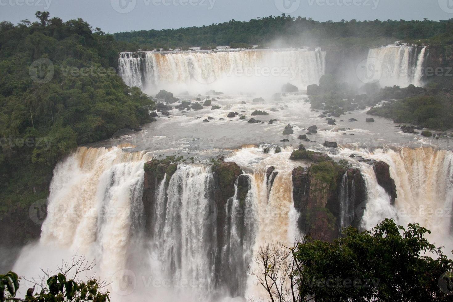 iguazu cade al confine tra brasile e argentina foto