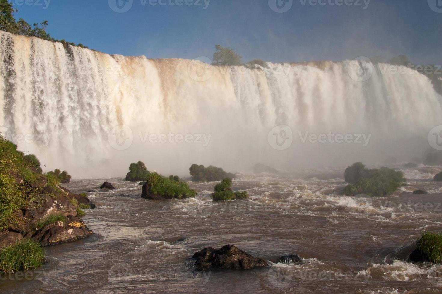 iguazu cade al confine tra brasile e argentina foto