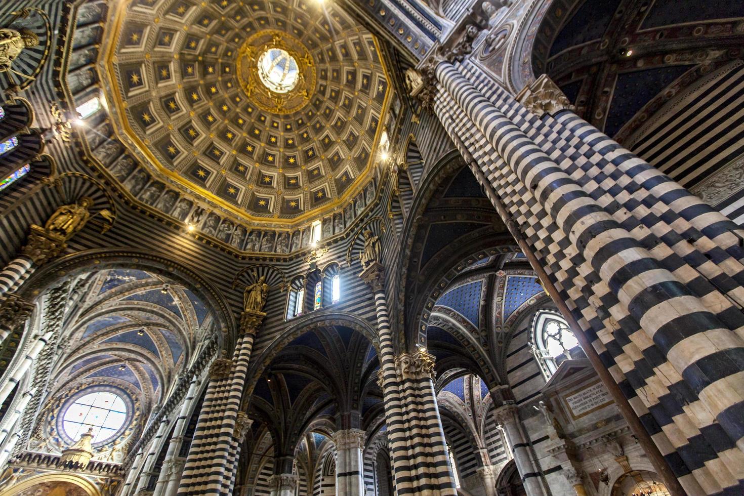 siena, italia, 21 settembre 2016 - dettaglio dal duomo di siena in italia. la cattedrale di siena è una chiesa medievale in italia, dedicata fin dai suoi primi giorni come chiesa mariana cattolica romana. foto