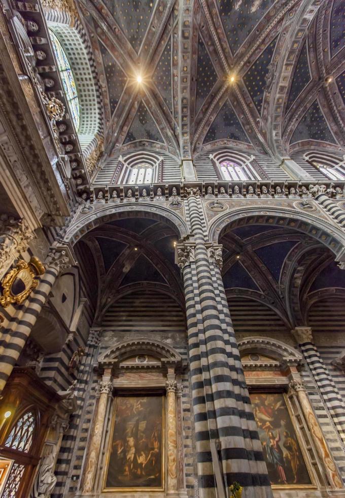 siena, italia, 21 settembre 2016 - dettaglio dal duomo di siena in italia. la cattedrale di siena è una chiesa medievale in italia, dedicata fin dai suoi primi giorni come chiesa mariana cattolica romana. foto