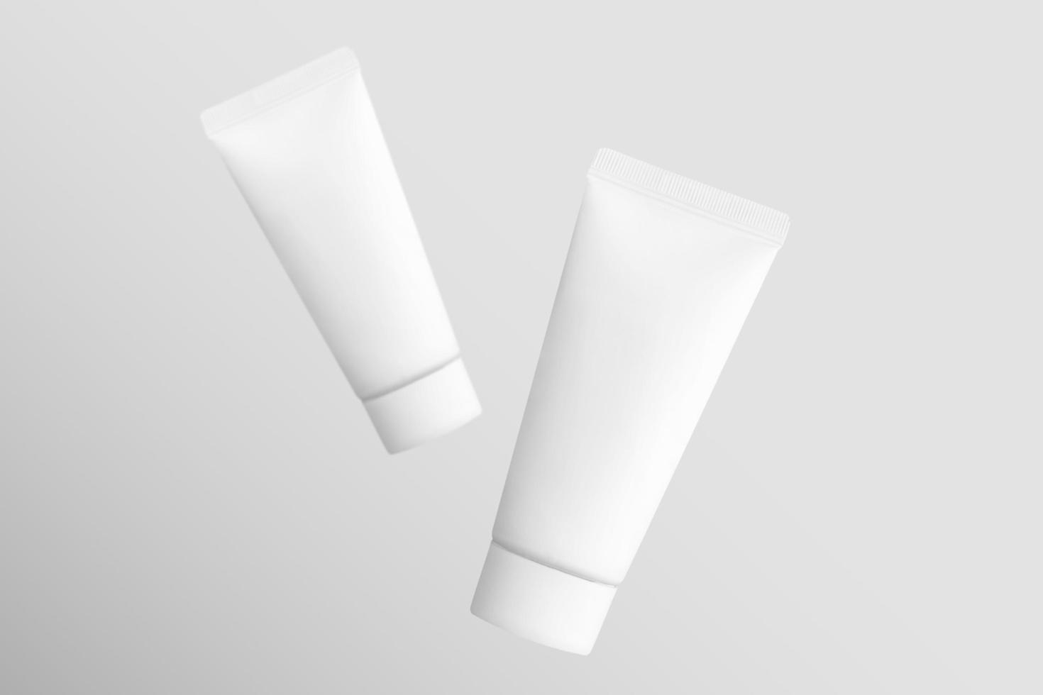 flaconi cosmetici per la progettazione di prodotti di bellezza. confezione bianca per prototipi. foto