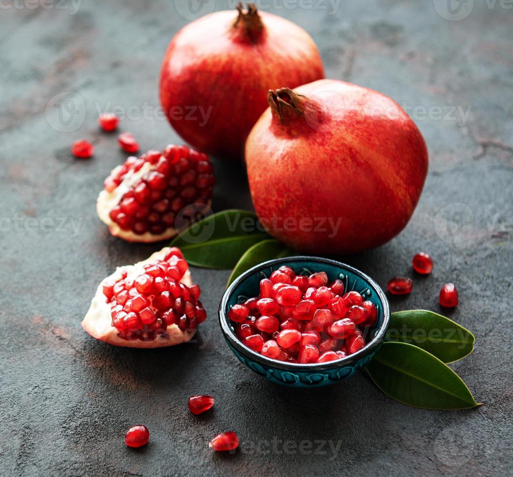 frutti di melograno maturi foto