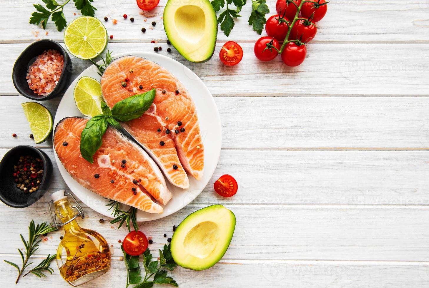 tranci di salmone crudo foto