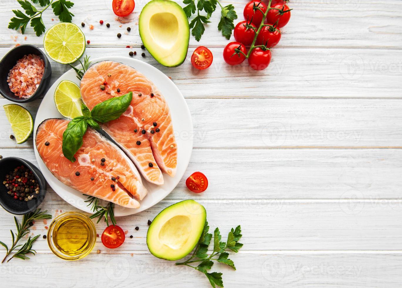 tranci di salmone crudo foto