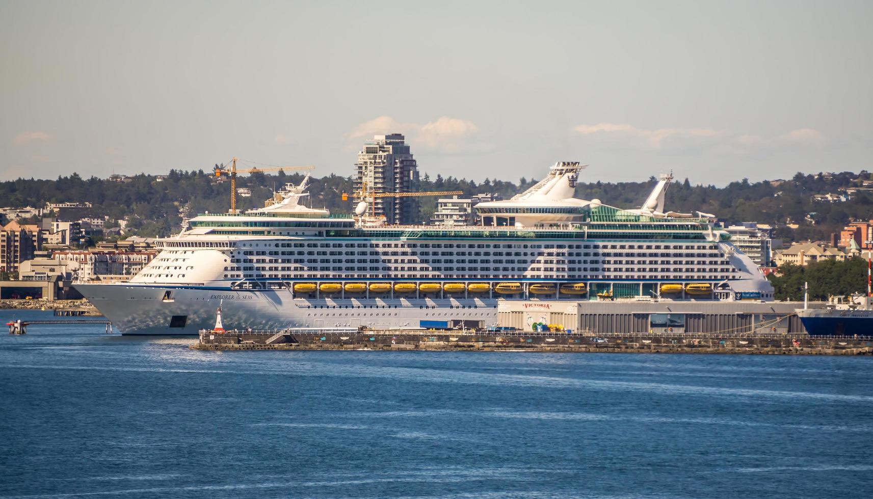 victoria, bc, 2021 - grande nave da crociera nel porto foto