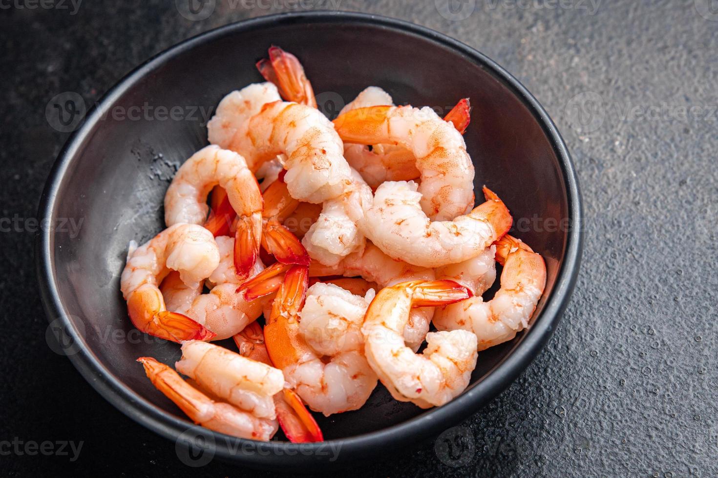 gamberetti gamberi bolliti pesce pasto dieta pescetarian foto