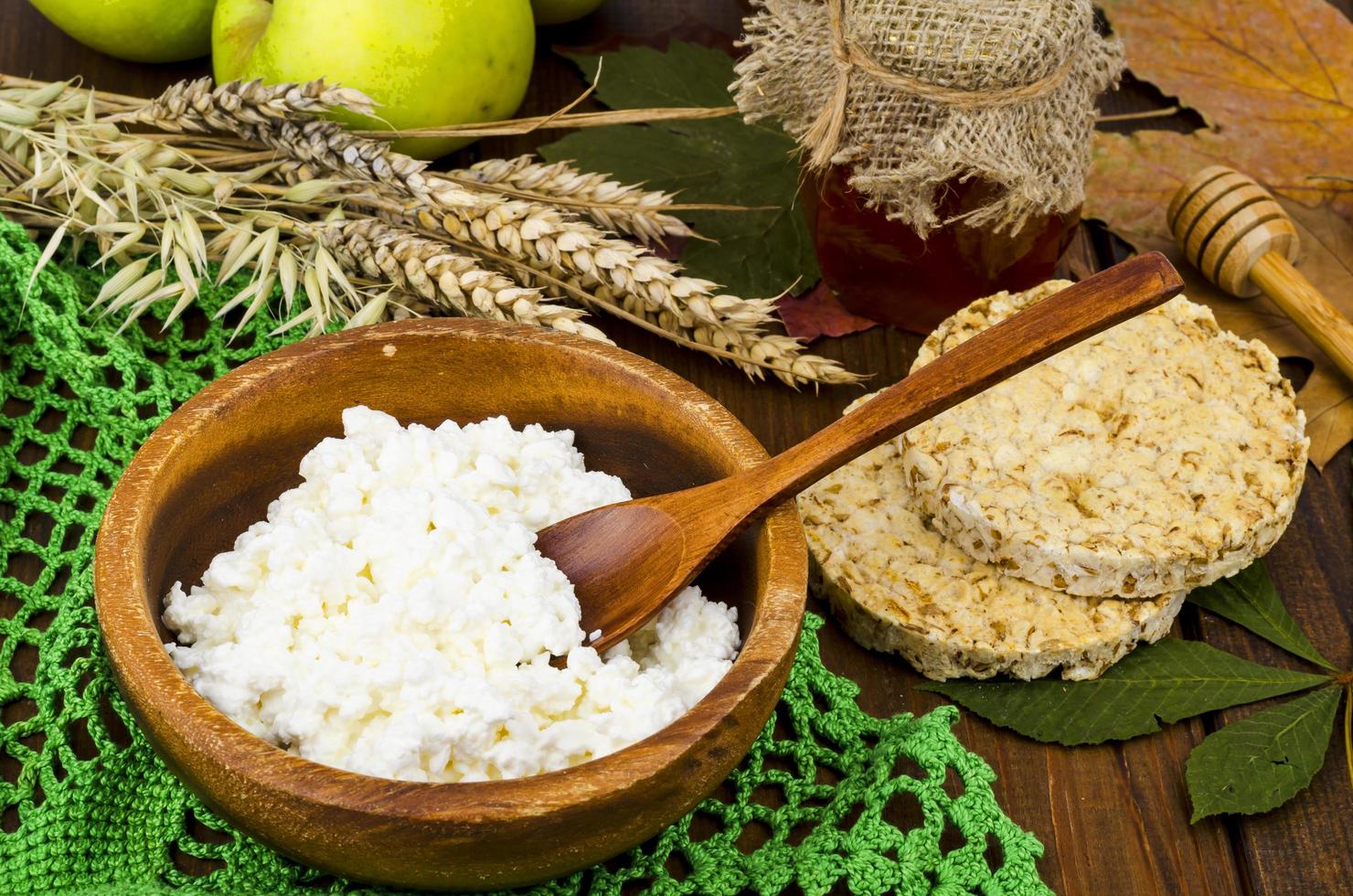 ricotta fresca fatta in casa, alimentazione sana, latticini. foto