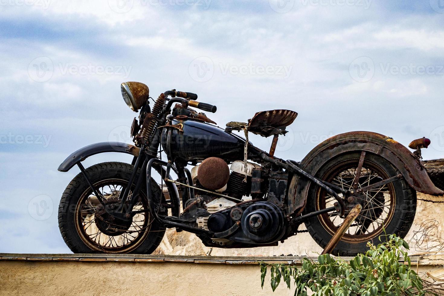 vecchia motocicletta arrugginita mallorca spagna. foto