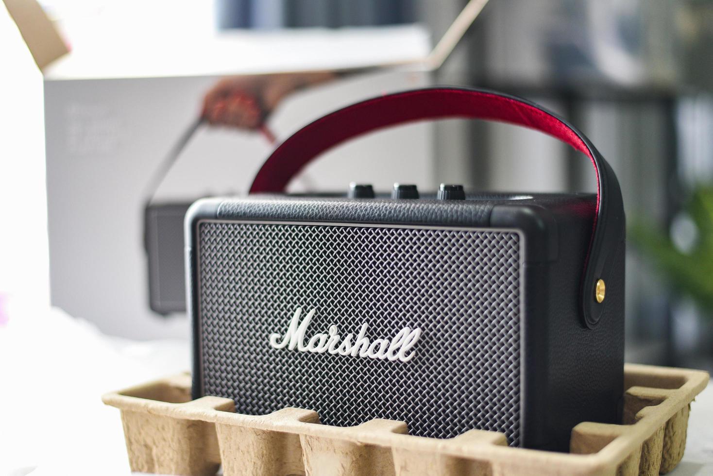 bangkok thailandia agosto 14, 2020 marshall kilburn 2 altoparlante bluetooth è uno dei marchi leader a livello mondiale nell'amplificazione del suono e strumenti musicali marshall speaker foto