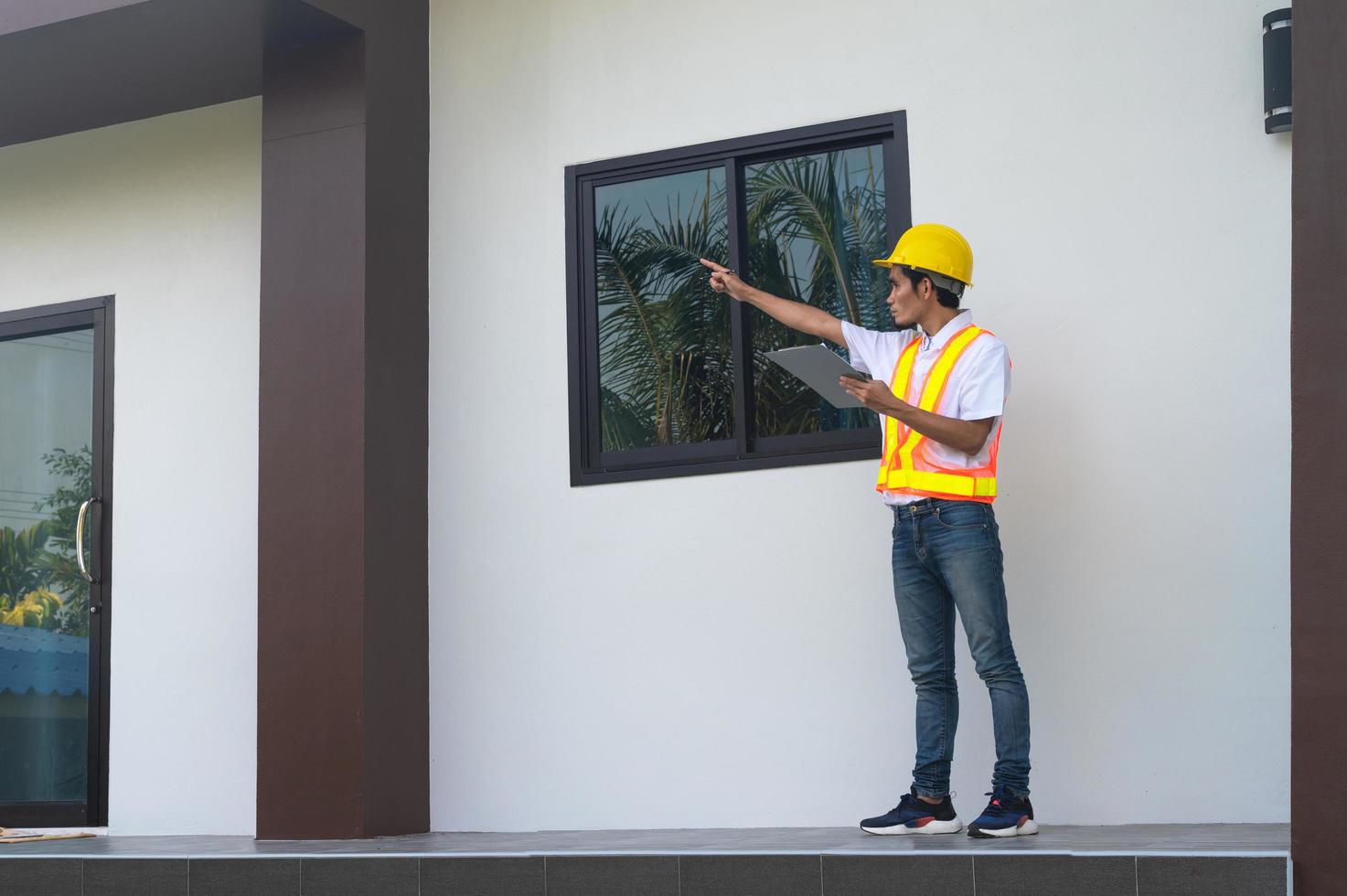 ispezione ingegnere a casa immobiliare foto