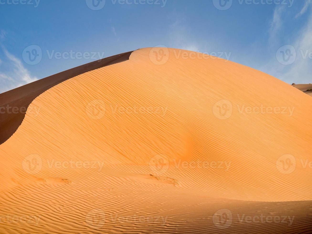 meravigliosa duna del deserto nelle sabbie di wahiba, oman foto