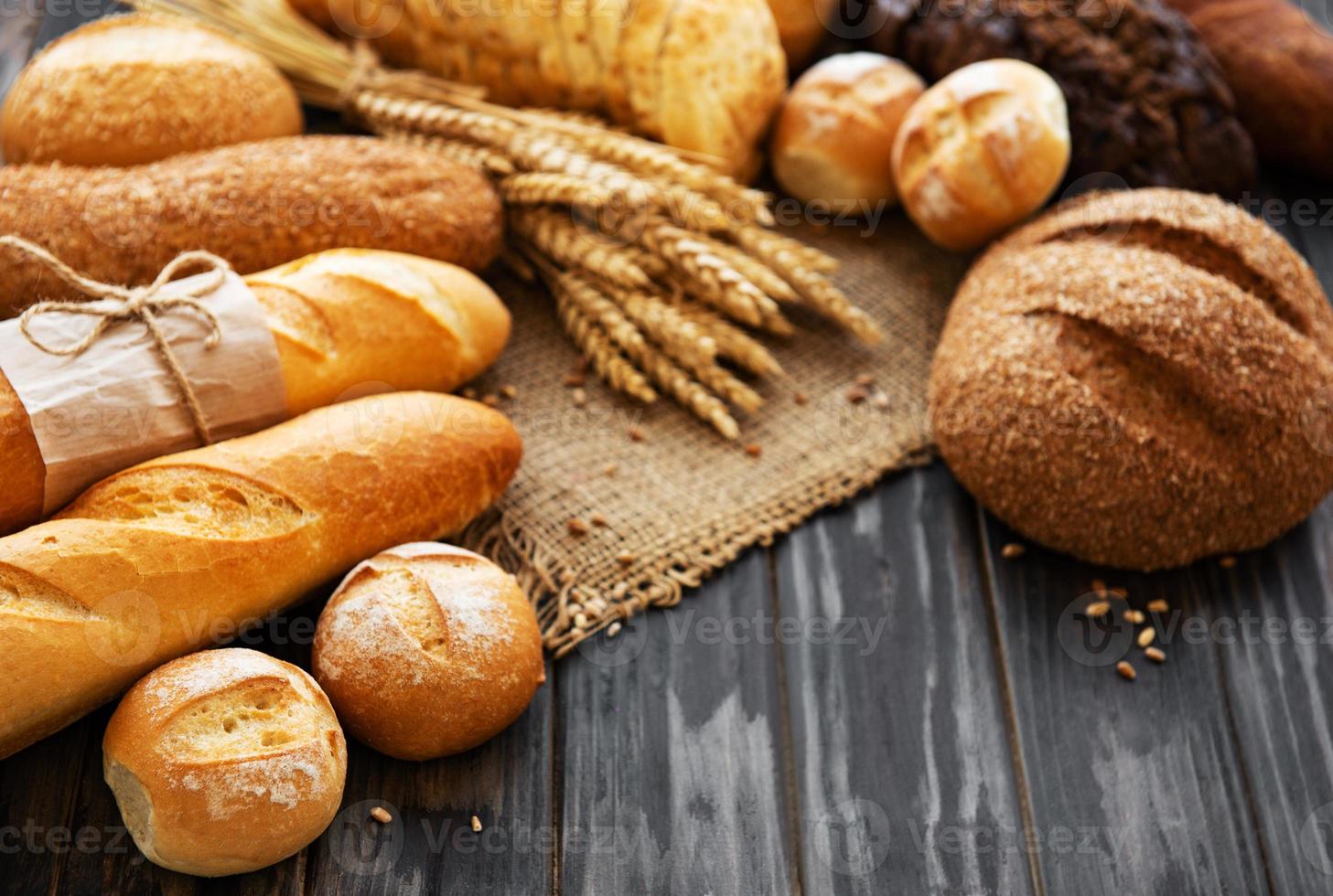 assortimento di pane cotto foto