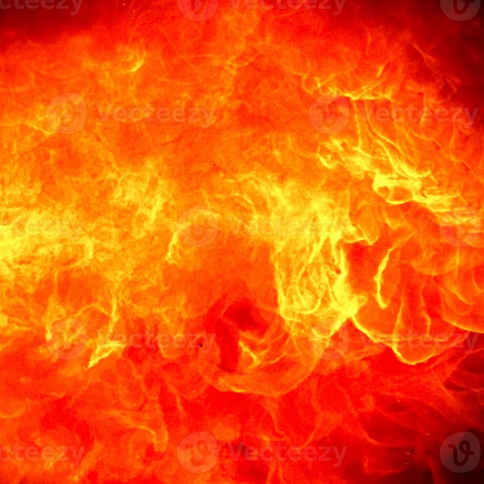 fuoco rosso chiaro e giallo fiamme che bruciano e scintille di fuoco particelle su nero rosso. foto