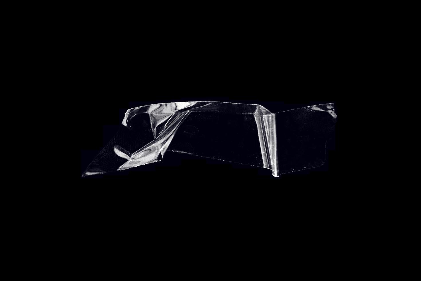 nastro adesivo trasparente su sfondo nero. nastro adesivo stropicciato astratto per elemento di design del poster o sovrapposizione foto