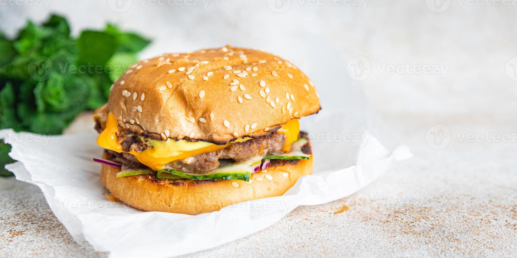 spuntino con panino con hamburger di pollo foto