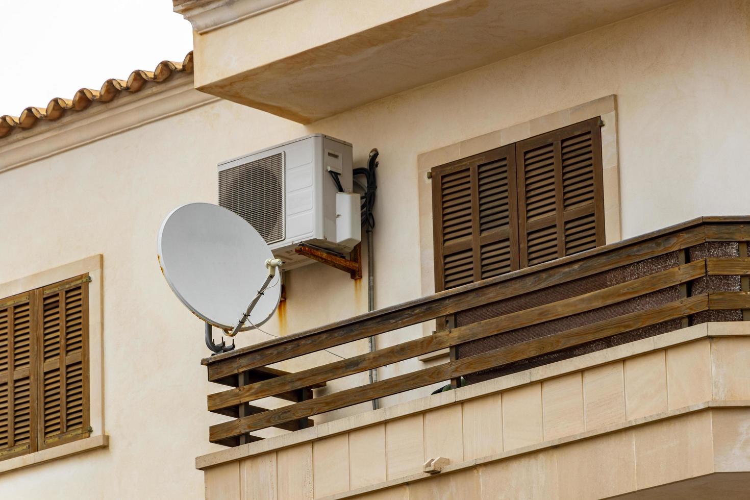 tipica casa in pietra con balcone maiorca spagna. foto