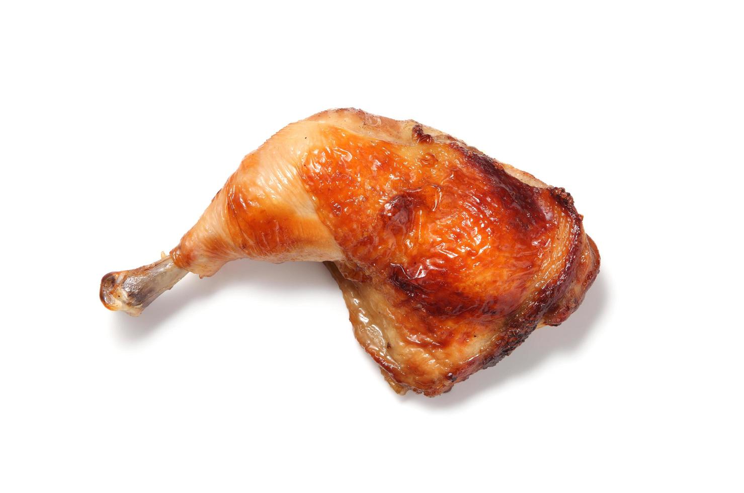 pollo alla griglia in stile tailandese su sfondo bianco foto
