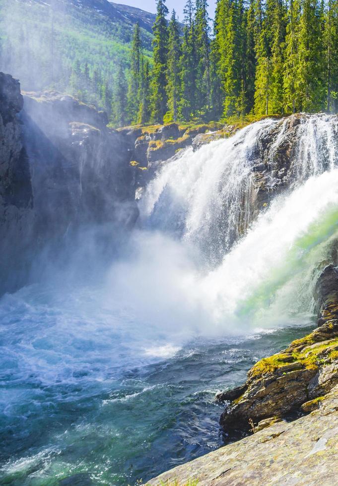 rjukandefossen in hemsedal viken norvegia la cascata più bella d'europa. foto