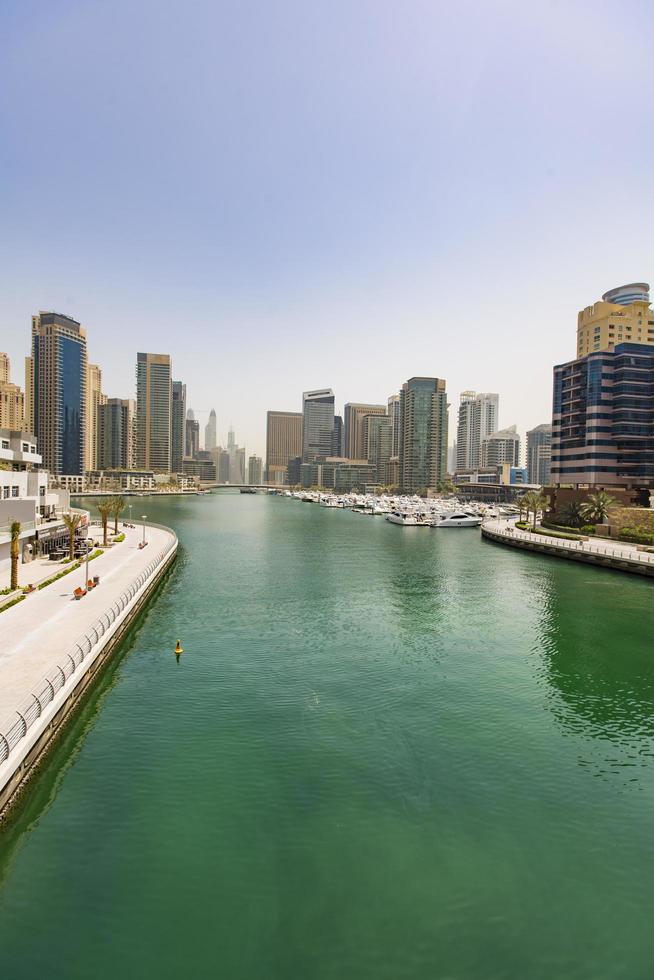 dubai, Emirati Arabi Uniti 2015 - grattacieli moderni a dubai marina foto