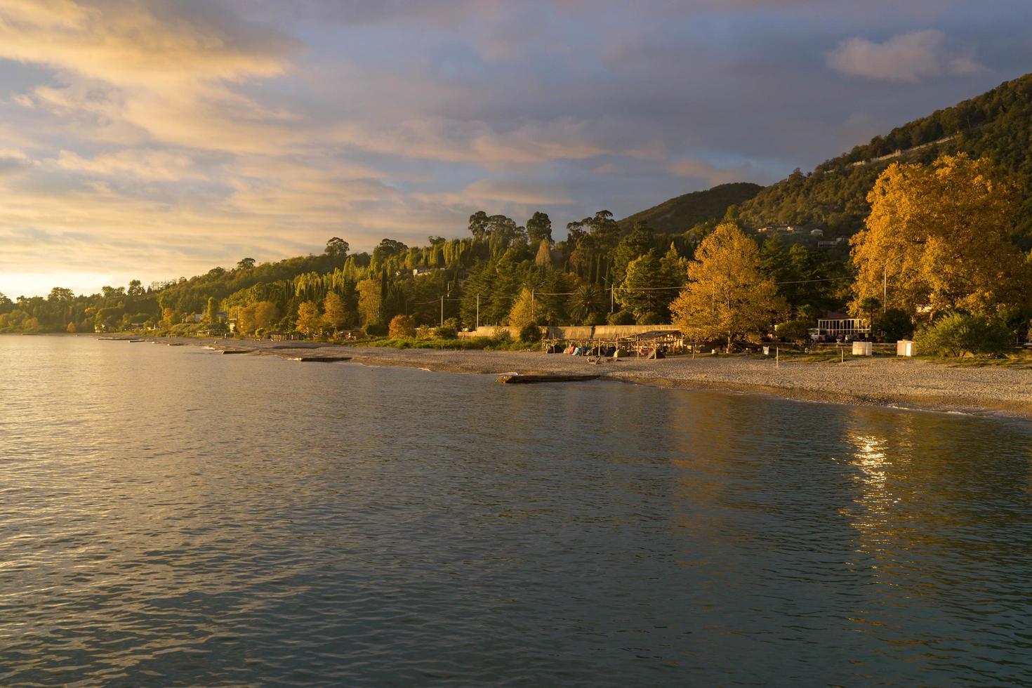 paesaggio urbano di New Athos in Abkhazia al tramonto foto