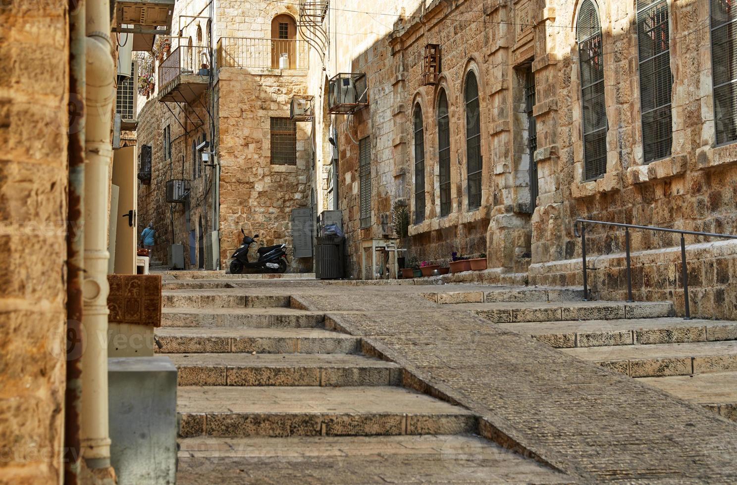 antico vicolo nel quartiere ebraico, Gerusalemme. Israele. foto nel vecchio stile dell'immagine a colori