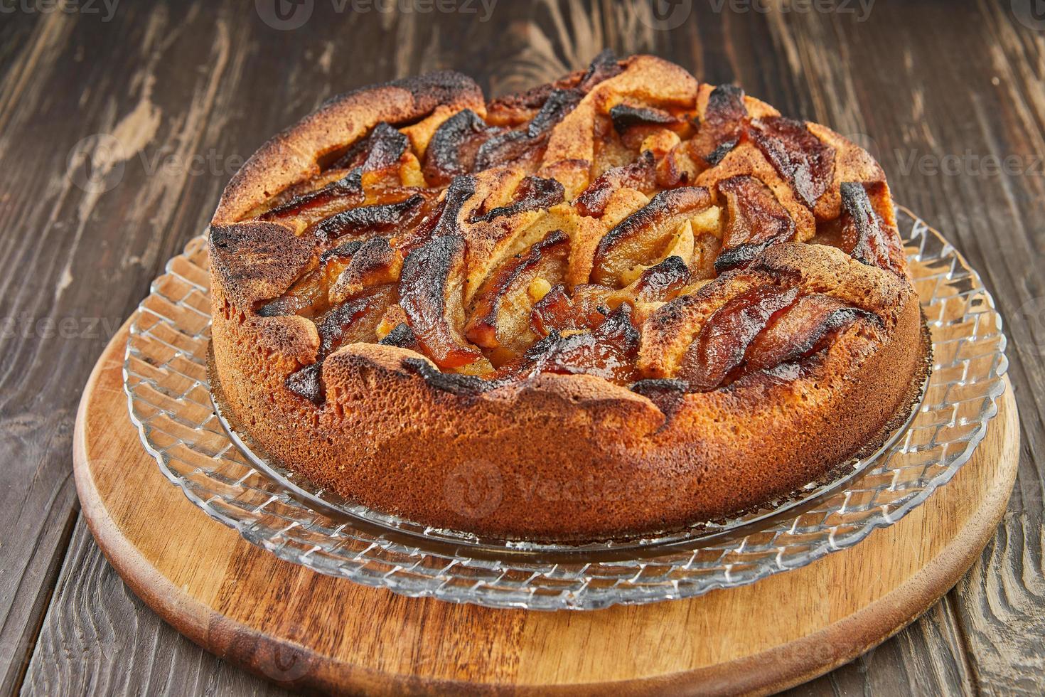 torta di mele con miele e mandorle. cucina gourmet francese foto