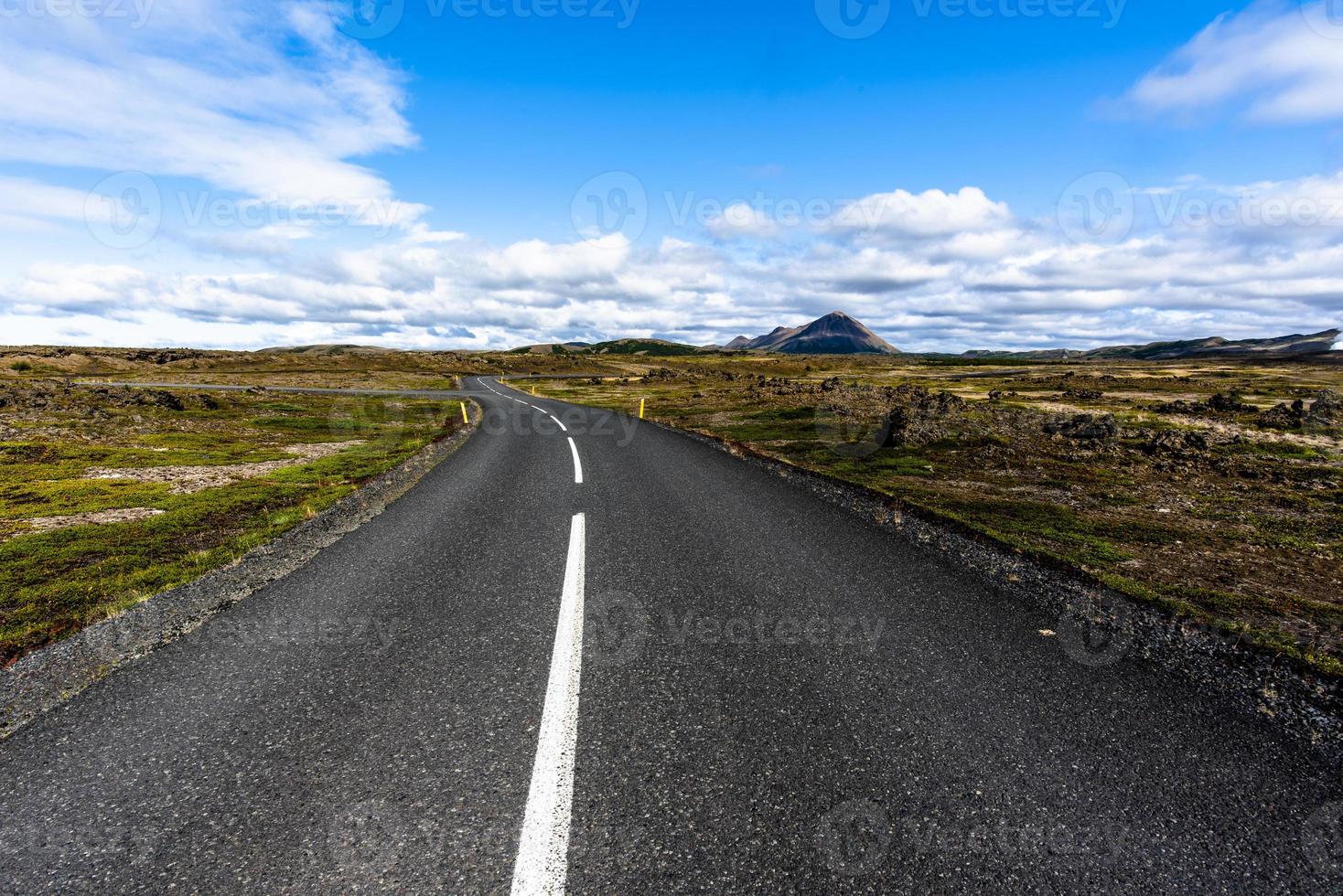 2021 08 13 myvatn strada asfaltata foto