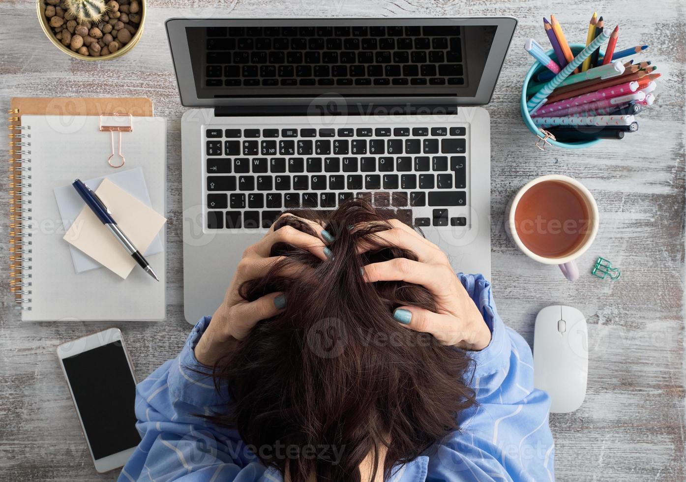 informazioni in eccesso. situazione difficile, problemi. ansia, stress, depressione, perdita di controllo. foto