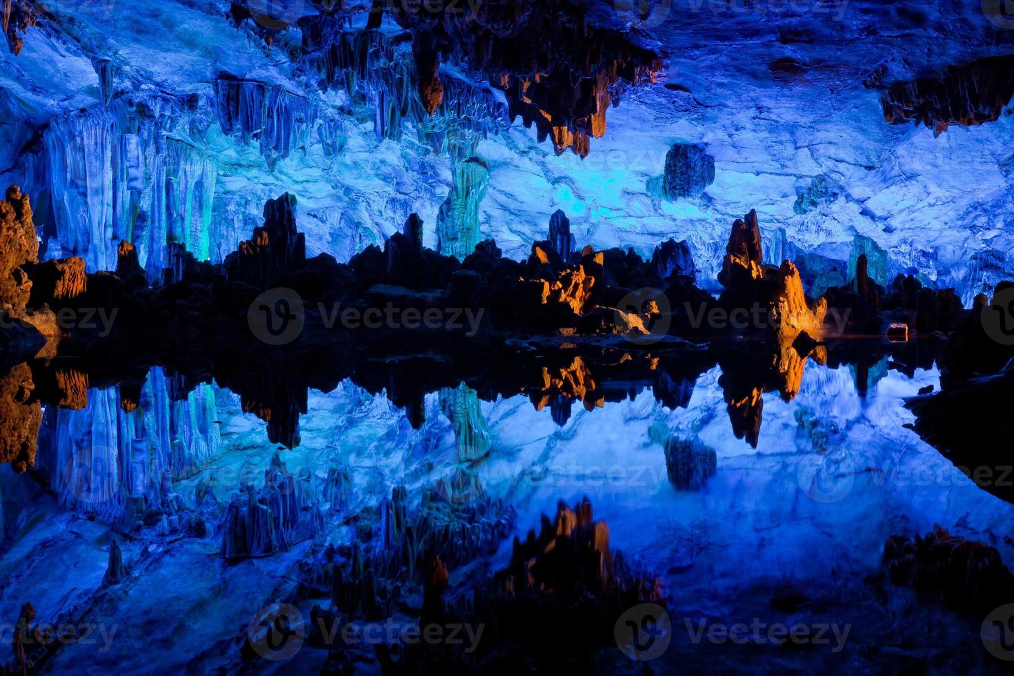 grotta del flauto di canna guilin foto