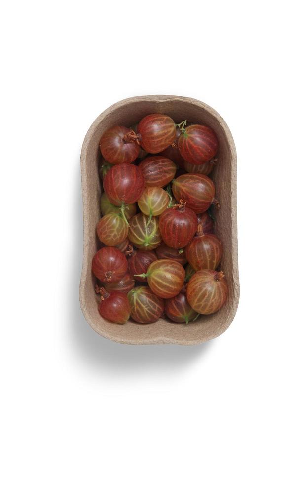 ciliegia in tazza frutta isolata con fetta e foglie isolate e verdure di raccolta su un bianco foto