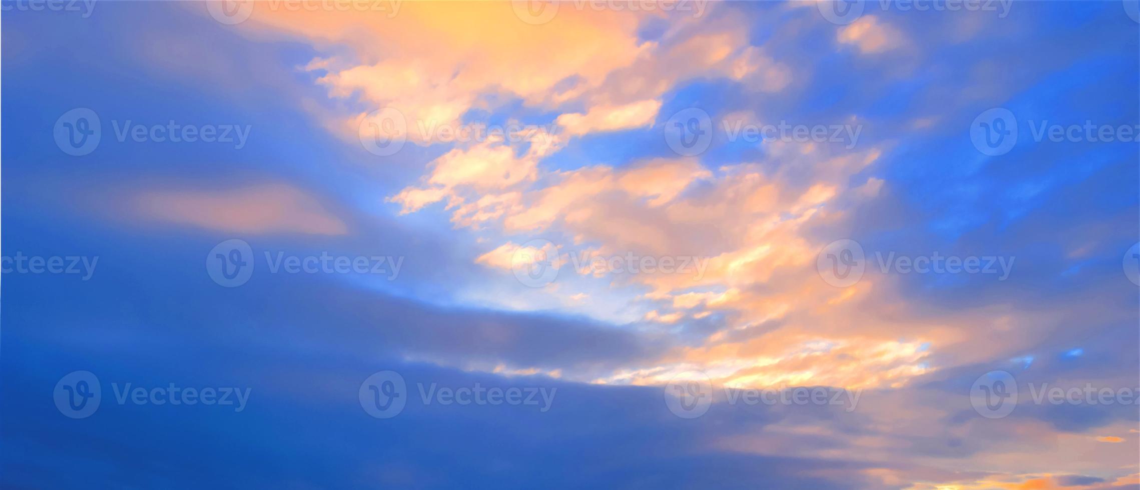 cielo bella nuvola arancione e gialla cielo bianco blu bella luce del sole con sfondo cielo, cielo mattutino sopra il cielo. foto