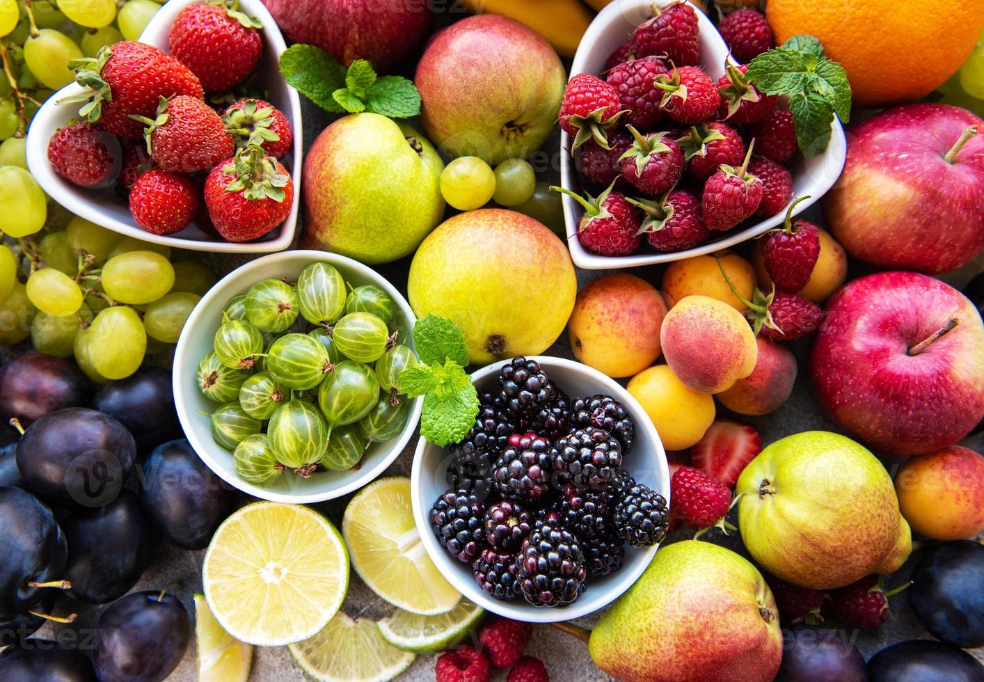 frutta e bacche fresche estive foto