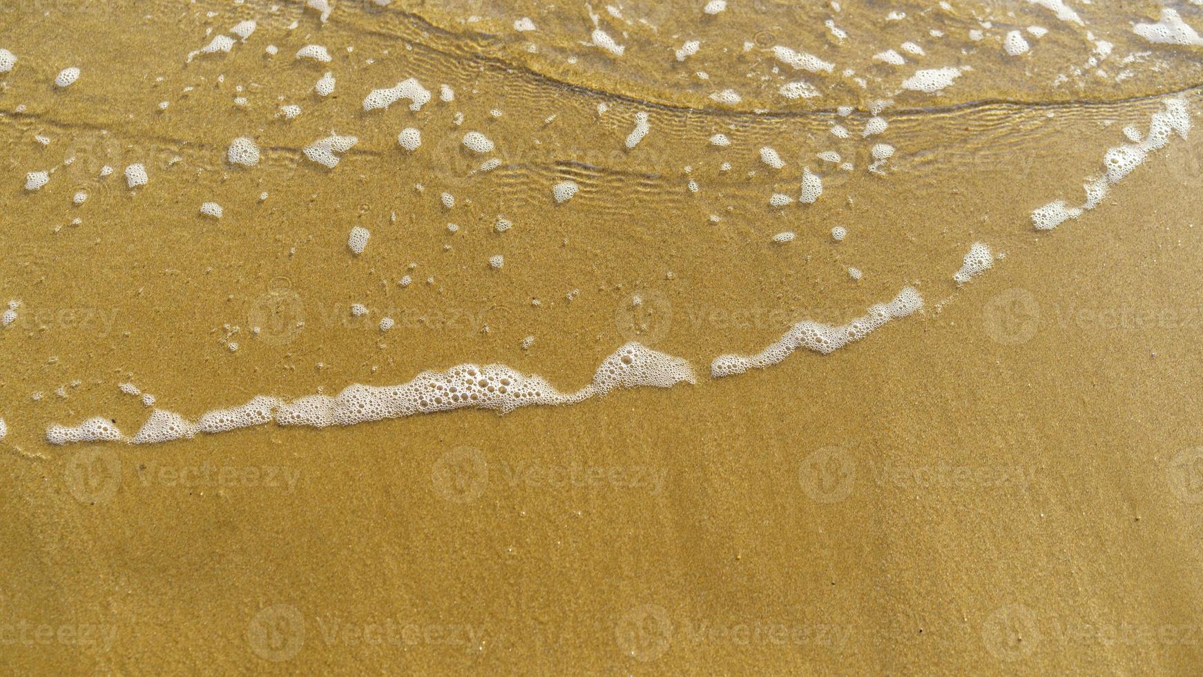 sfondo naturale con spiaggia di sabbia gialla foto