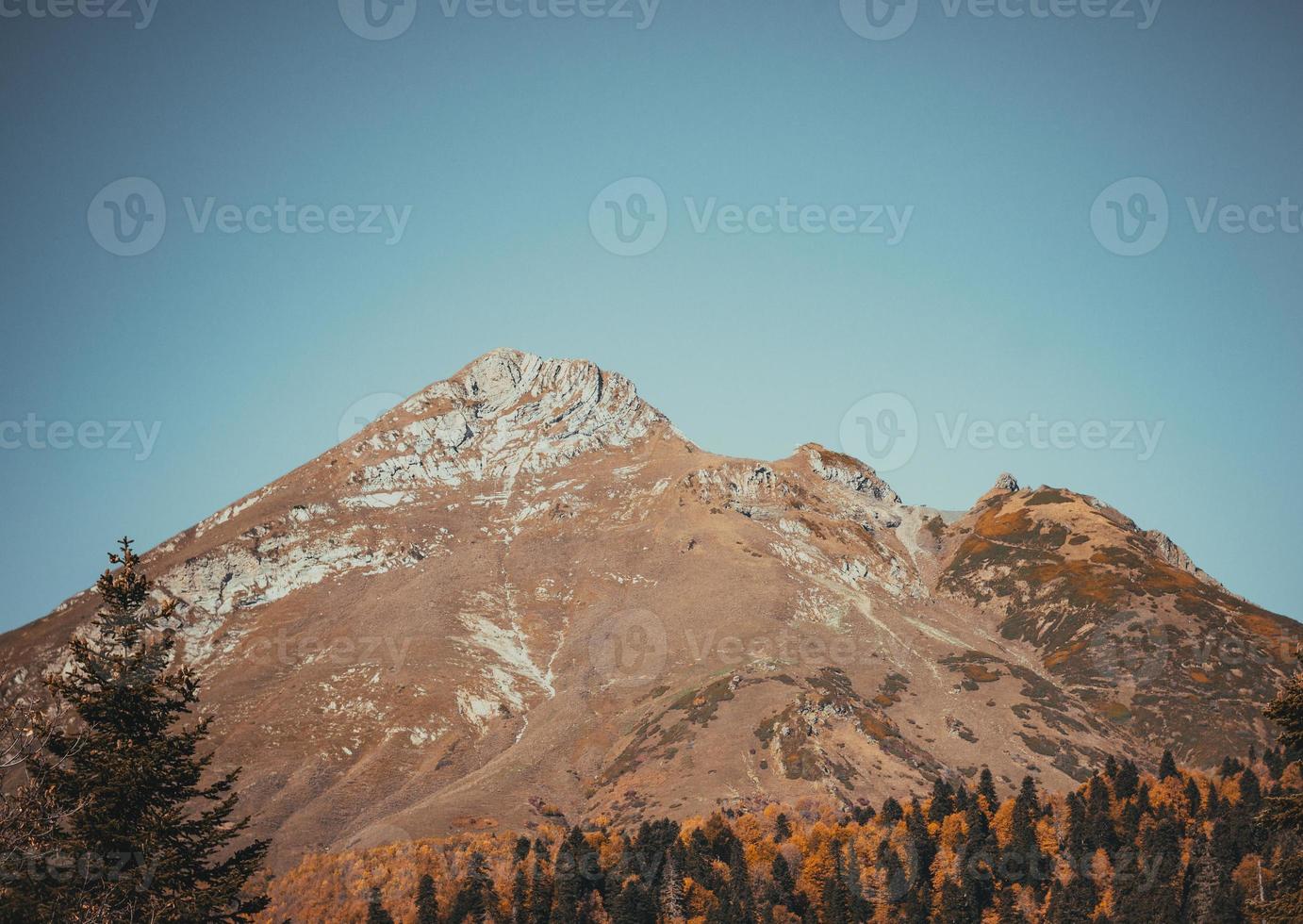 autunno nelle montagne di krasnaya polyana foto