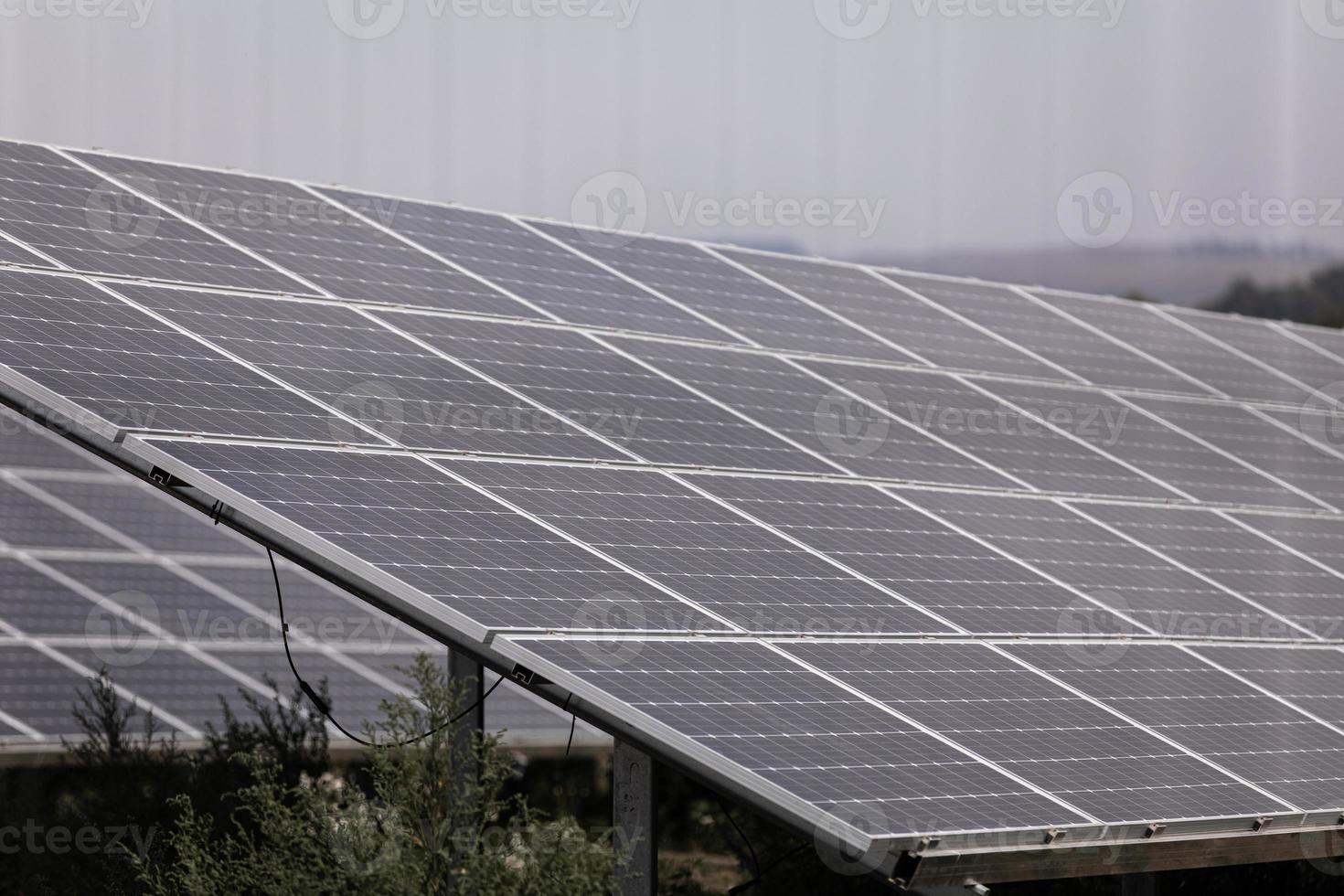 pannello solare, fotovoltaico, fonte di energia elettrica alternativa - concetto di risorse sostenibili foto