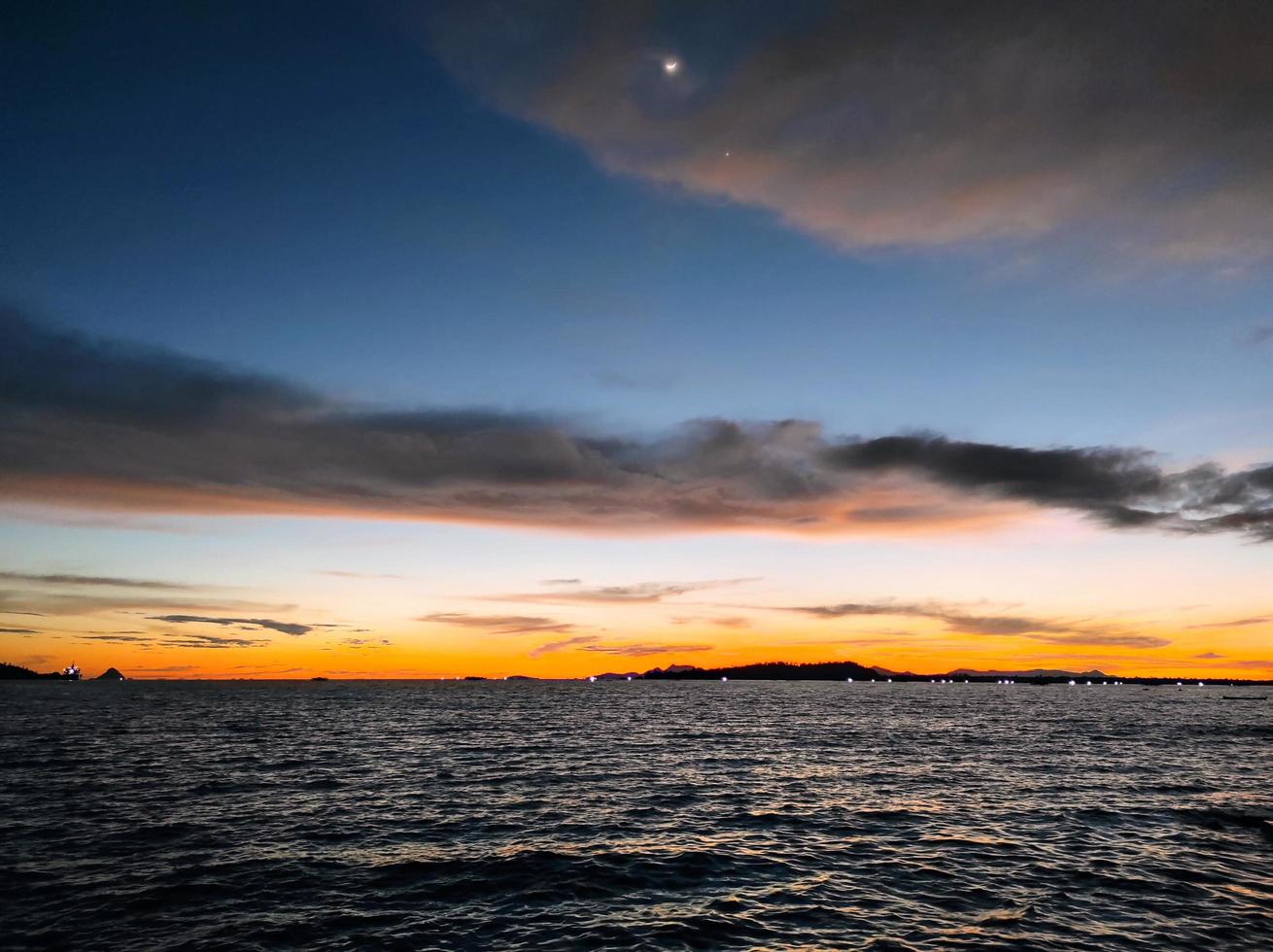 la vista sul mare nel pomeriggio è molto bella foto