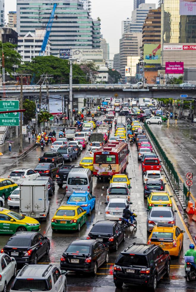bangkok thailandia 22. maggio 2018 ora di punta grande ingorgo pesante nella trafficata bangkok thailandia. foto