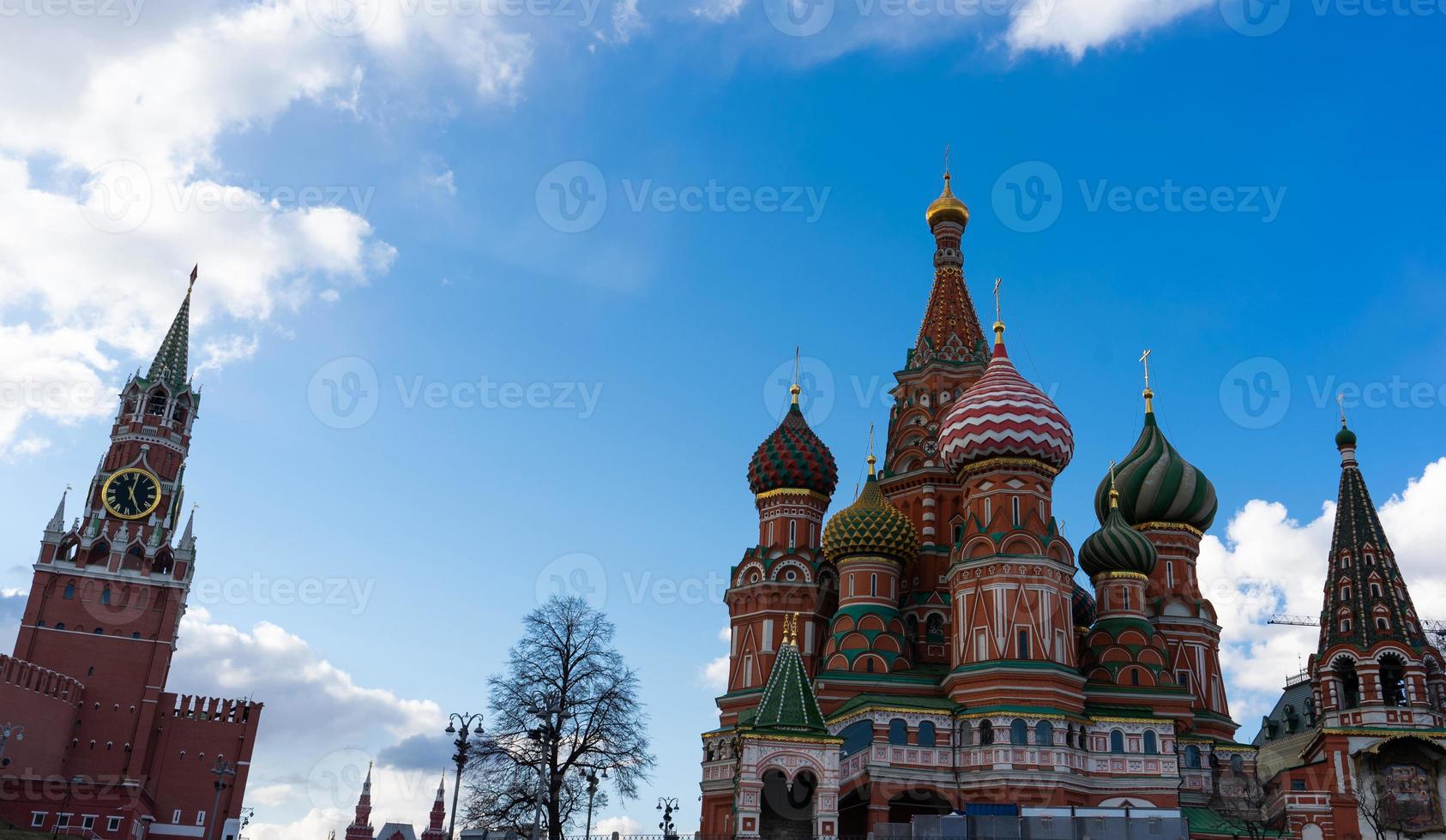 foto del Cremlino di Mosca e st. cattedrale di basilico