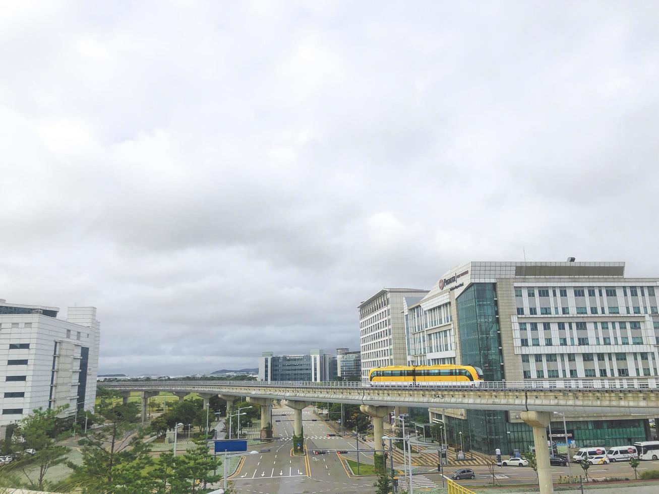 incheon, corea del sud - 2021 - il ponte della ferrovia foto