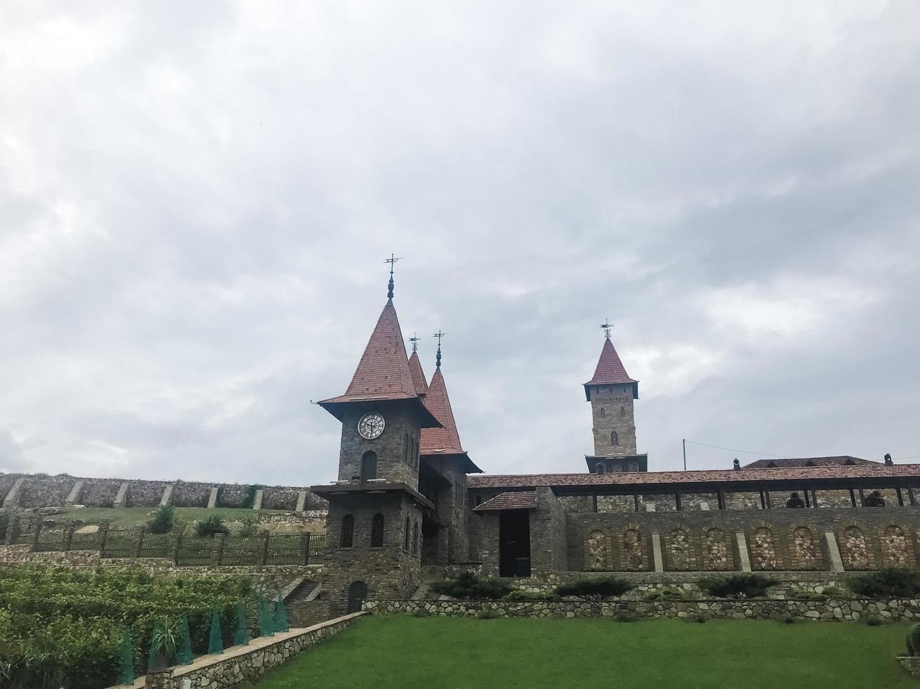 città di kamensk, russia, 2021 - castello nel parco loga foto