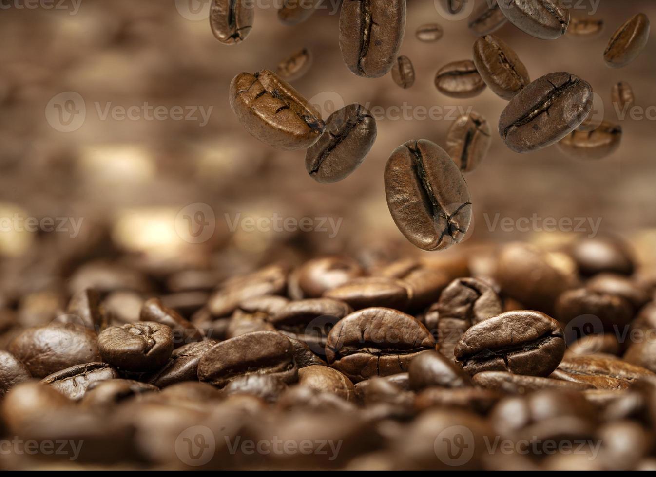 primo piano di chicchi di caffè foto