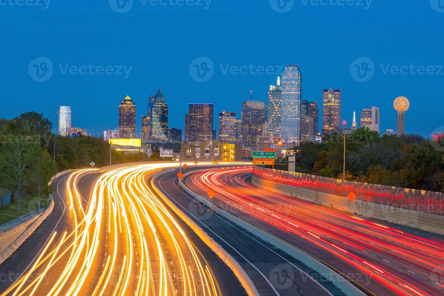 dallas skyline del centro al crepuscolo, texas foto