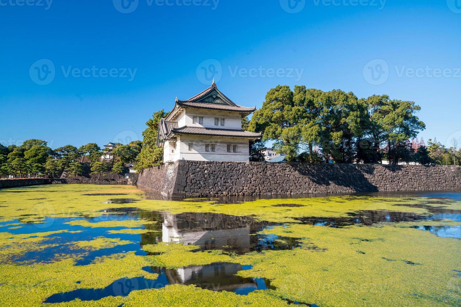 torre esterna del palazzo iperiale a tokyo foto