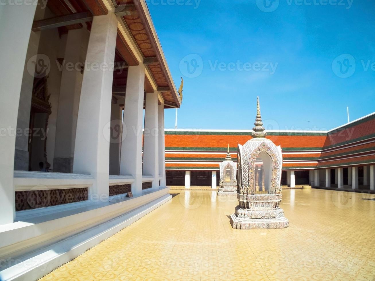 wat saket ratcha wora maha wihan bangkok thailand.il tempio wat sa ket è un antico tempio nel periodo ayutthaya. foto