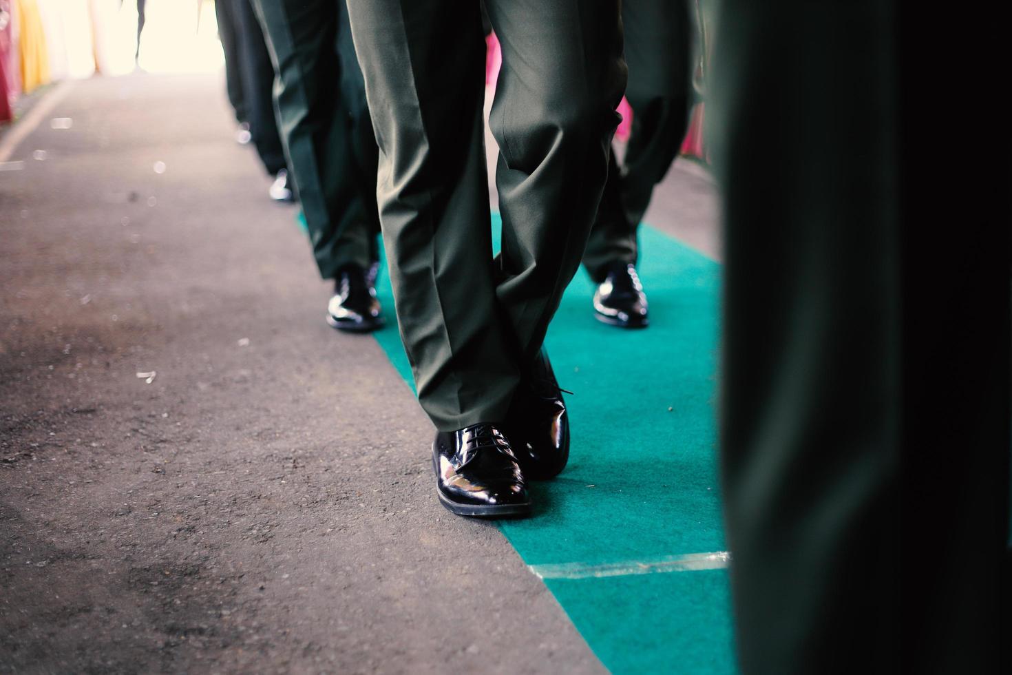 scarpe da sposa nere con accessori foto