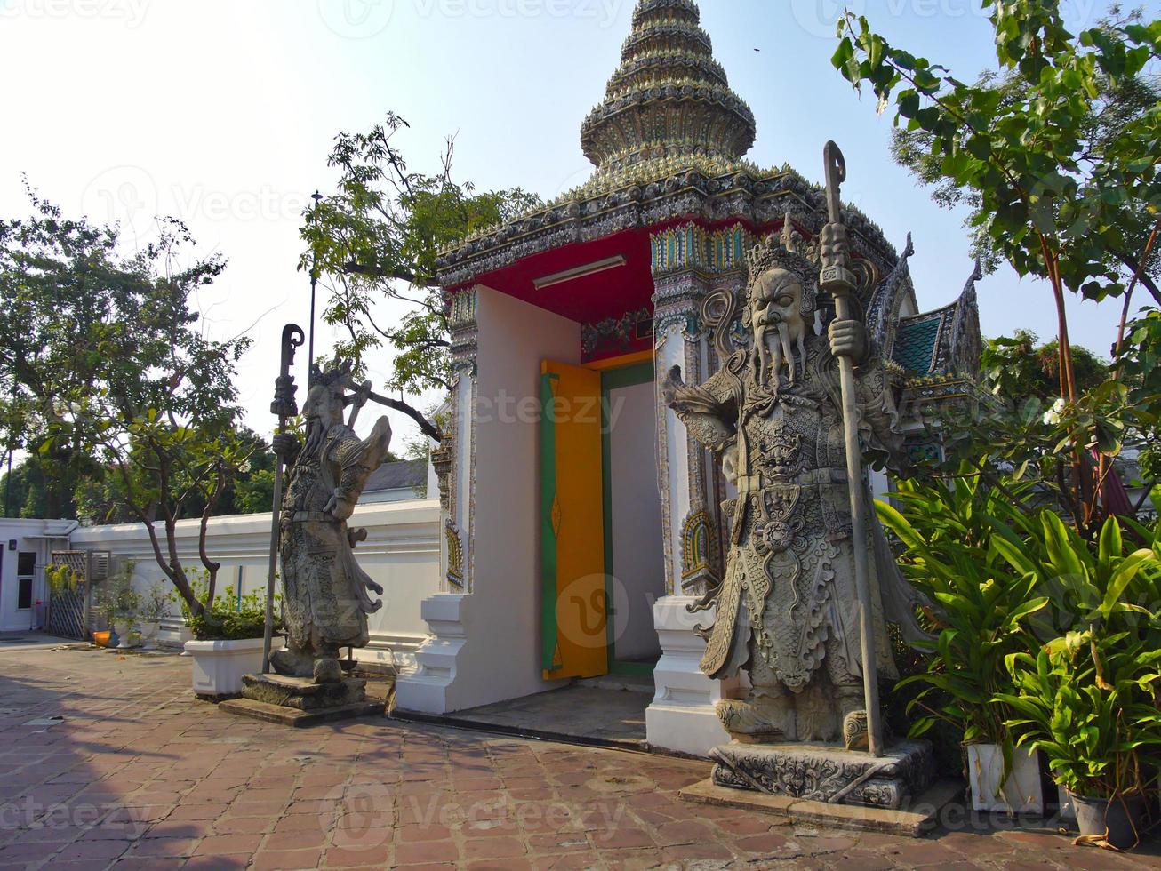 wat phra chetuphonwat pho si trova dietro lo splendido tempio del Buddha di smeraldo. foto