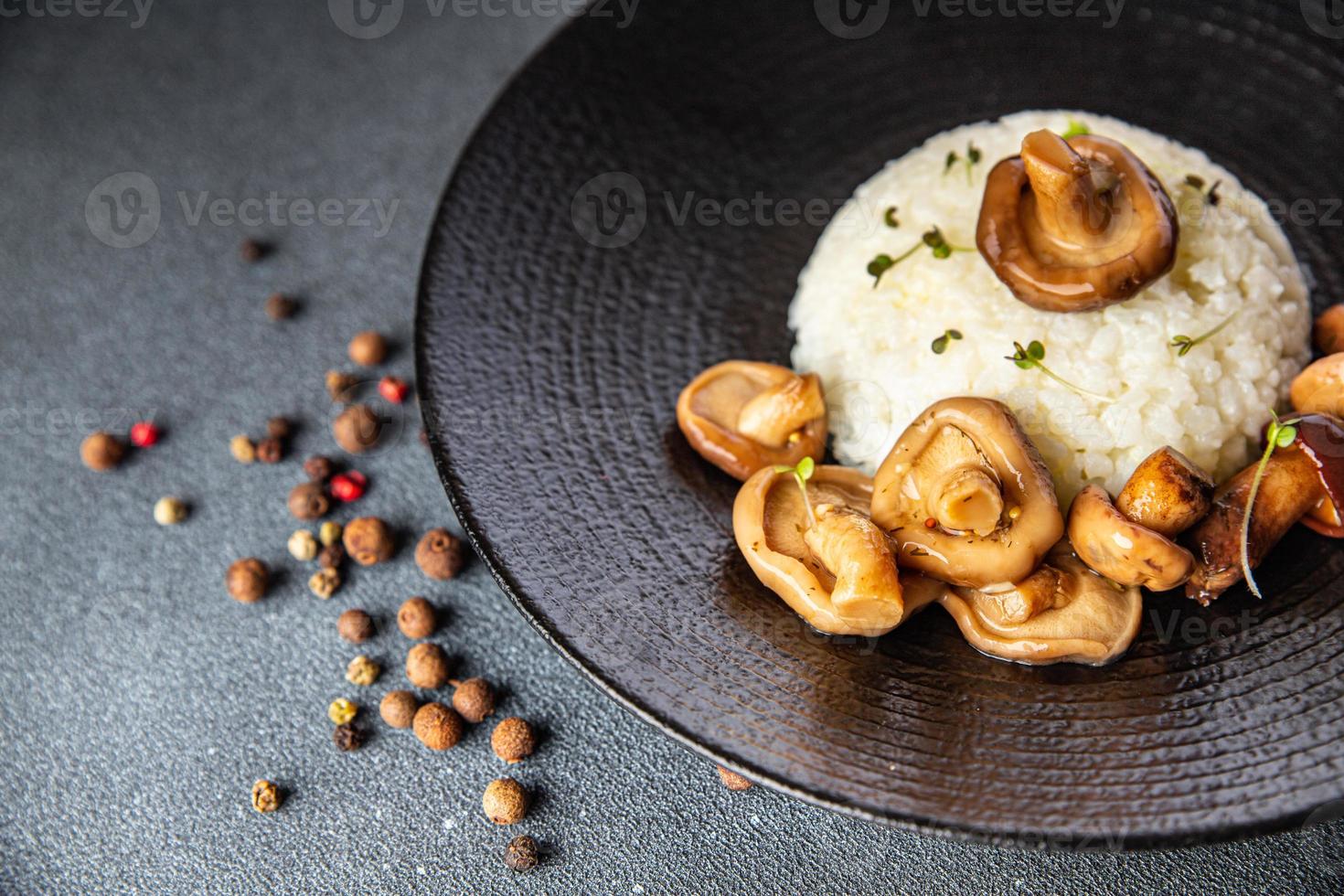 riso ai funghi secondo piatto risotto ai funghi foto