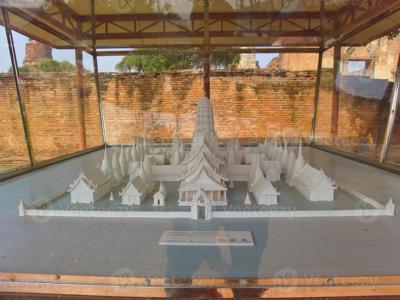 wihan phra mongkhon bophit ad ayutthaya che è stato ben restaurato all'interno c'è una statua di un grande presidente buddha. nome phra mongkhon bophit. foto